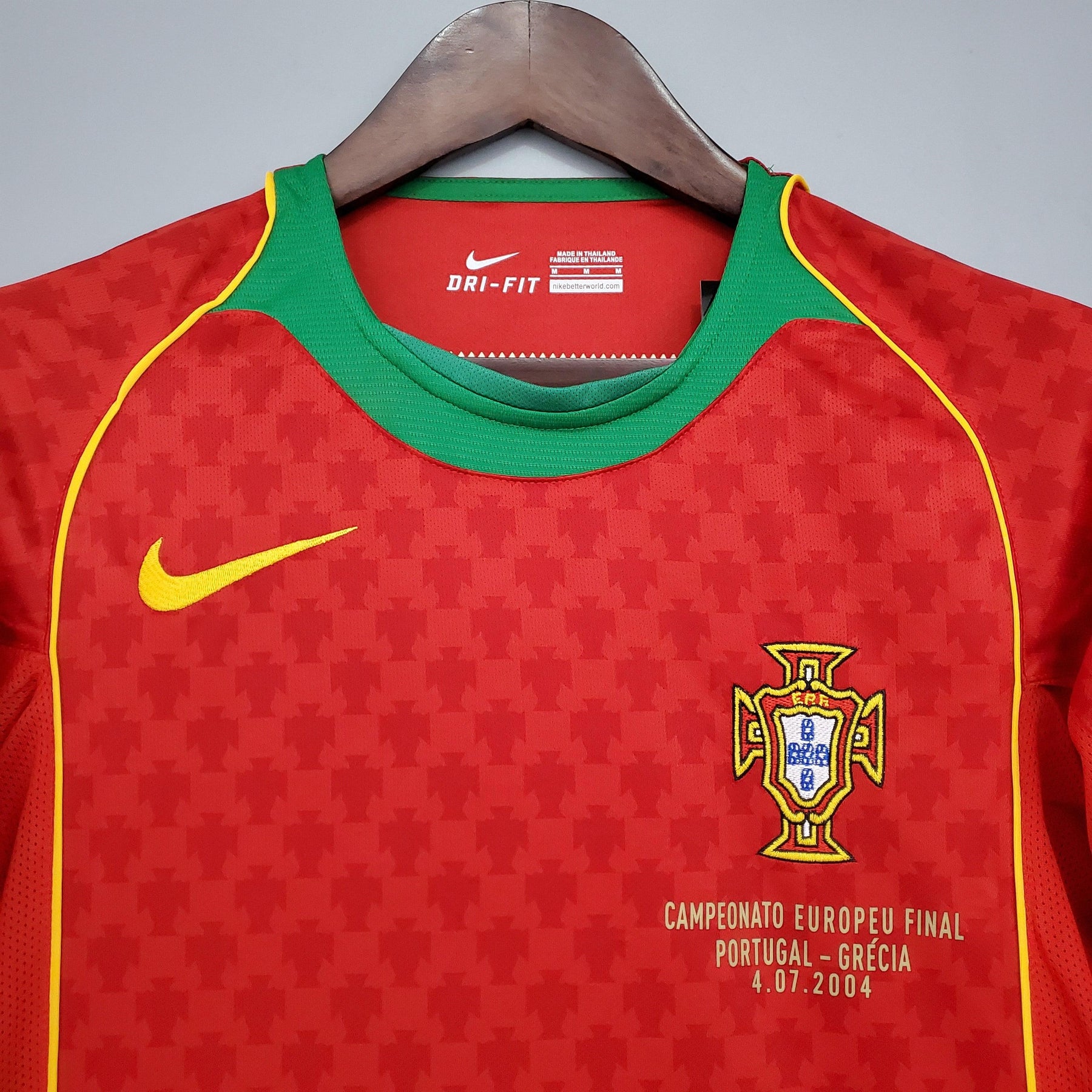 Camisa Retrô Seleção Portugal 2004/04 Home